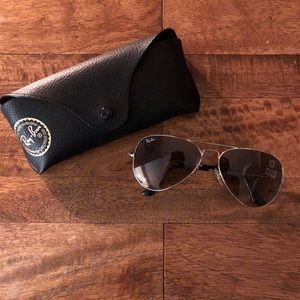 Ray Ban Aviator Sunglasses with Silver Metal Frame